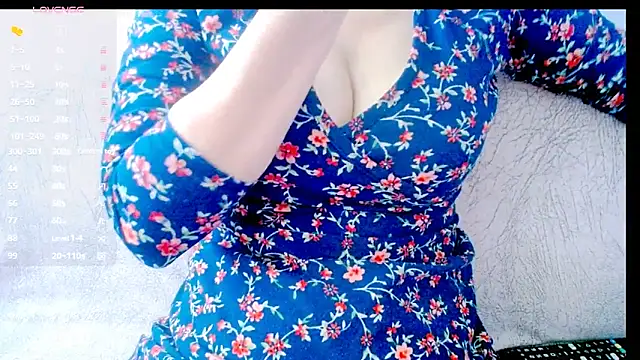 Snapshot of AmazingBitch chatting on 10-06-25, 07:06 AmazingBitch online show from 10-06-25, 07:06