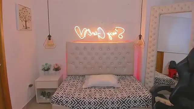 xiomara  cortes online show from 01-31-25, 01:22