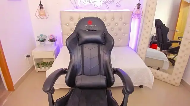 xiomara  cortes online show from 02-01-25, 07:13