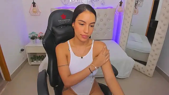 xiomara  cortes online show from 02-04-25, 07:11