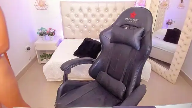 xiomara  cortes online show from 02-11-25, 07:16