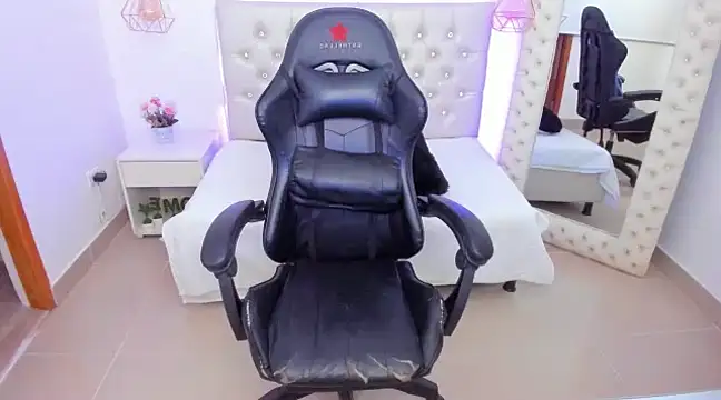 xiomara  cortes online show from 02-17-25, 07:10