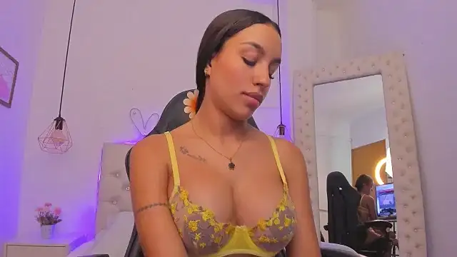 xiomara  cortes online show from 03-04-25, 01:12