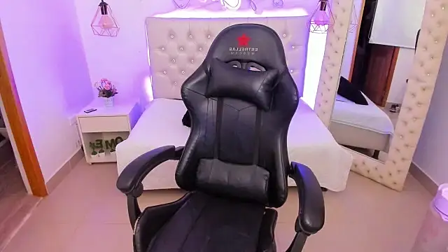 xiomara  cortes online show from 03-18-25, 07:10