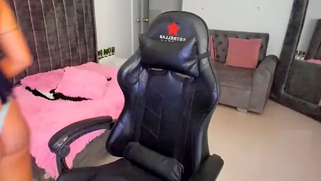 xiomara  cortes online show from 09-18-25, 07:38