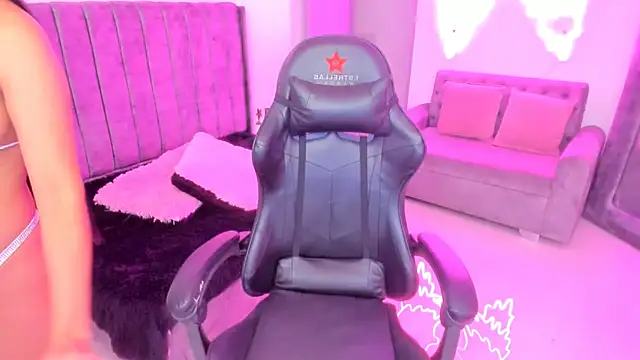 xiomara  cortes online show from 10-13-25, 07:36