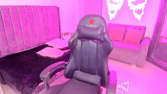 xiomara  cortes online show from 10-14-25, 07:14