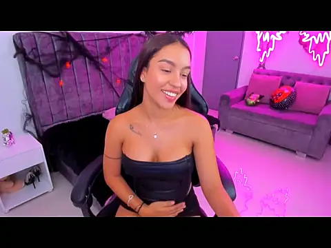 xiomara  cortes online show from 10-27-25, 08:57