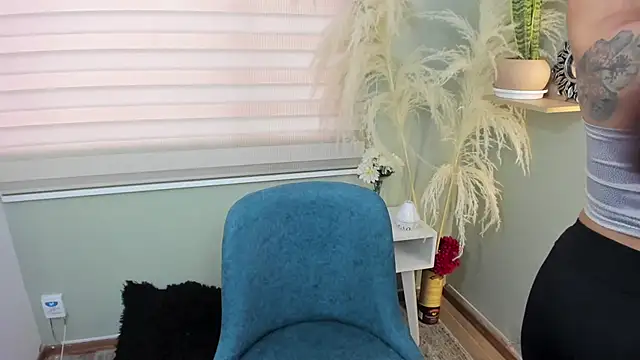 Snapshot of julieta_evans_ chatting on 11-13-25, 09:58 julieta evans online show from 11-13-25, 09:58