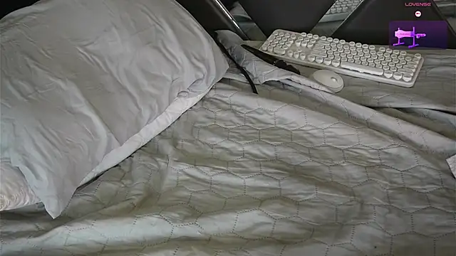 Snapshot of charlotte_01 chatting on 03-13-25, 05:22 charlotte 01 online show from 03-13-25, 05:22