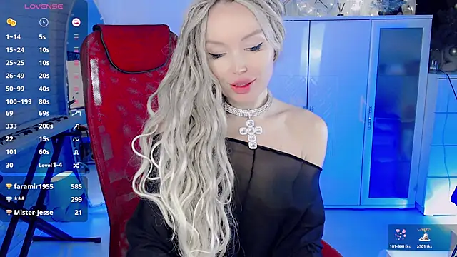 WhiteBunny online show from 12-24-24, 10:22