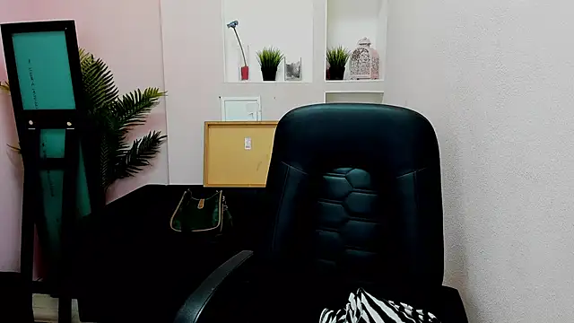 Persephoni online show from 01-27-25, 05:25