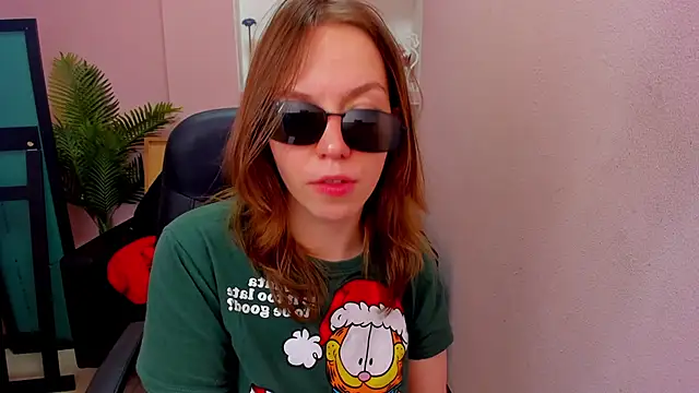 Persephoni online show from 12-17-25, 05:02