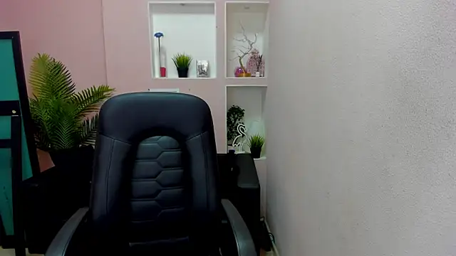 Persephoni online show from 12-19-25, 05:36