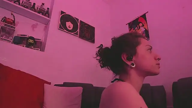 Snapshot of Agathaks chatting on 02-19-25, 12:03 Agathaks online show from 02-19-25, 12:03