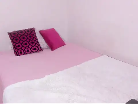 Snapshot of sarasweet_4 chatting on 09-30-25, 03:39 sarasweet 4 online show from 09-30-25, 03:39