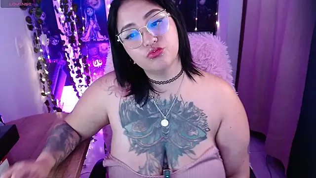 Snapshot of _Ali_Brinck_ chatting on 01-22-25, 07:25 Ali Brinck online show from 01-22-25, 07:25