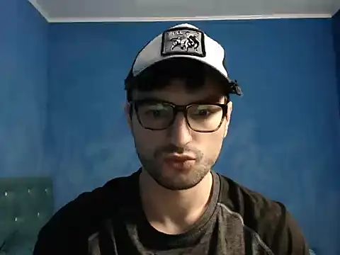 Snapshot of alex_blu chatting on 01-05-26, 07:06 alex blu online show from 01-05-26, 07:06