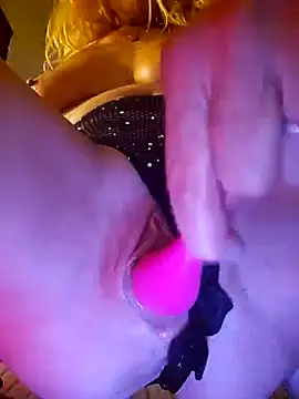 Snapshot of sexynini83 chatting on 12-27-24, 01:00 sexynini83 online show from 12-27-24, 01:00