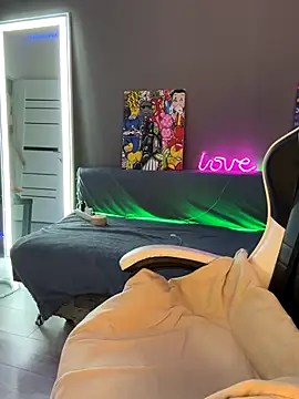 julia fly online show from 10-06-25, 10:12