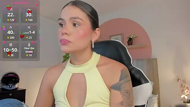 Snapshot of dominique25_ chatting on 09-13-25, 02:22 dominique25 online show from 09-13-25, 02:22