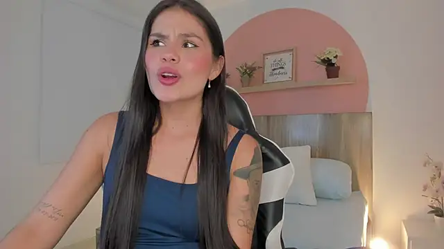 Snapshot of dominique25_ chatting on 10-22-25, 03:18 dominique25 online show from 10-22-25, 03:18