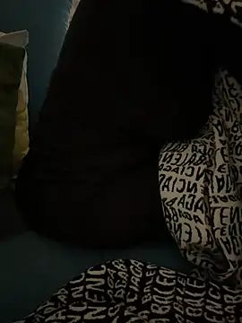 Snapshot of Allys chatting on 12-18-24, 08:25 Allys online show from 12-18-24, 08:25