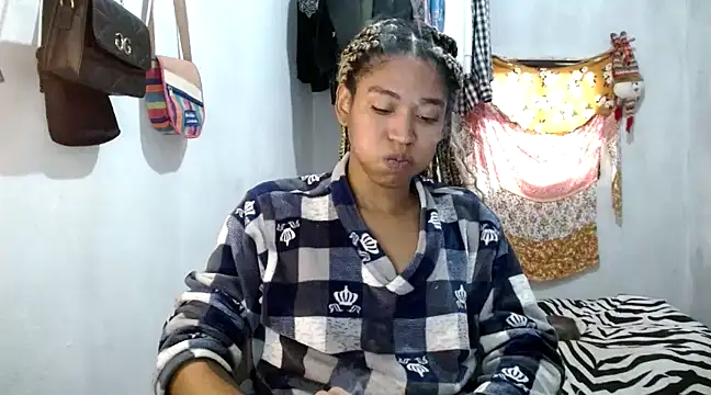 angelamarie1 online show from 02-05-25, 03:09