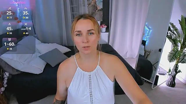 Snapshot of Karinella_x chatting on 10-22-25, 09:14 Karinella x online show from 10-22-25, 09:14