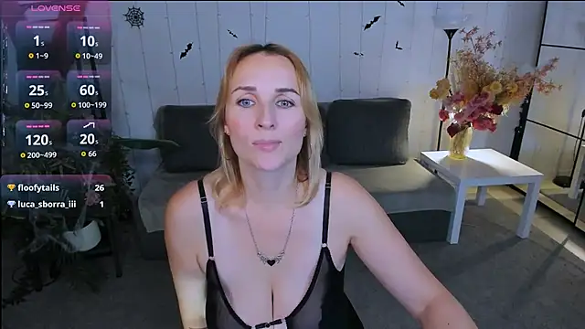 Snapshot of Karinella_x chatting on 10-26-25, 09:42 Karinella x online show from 10-26-25, 09:42