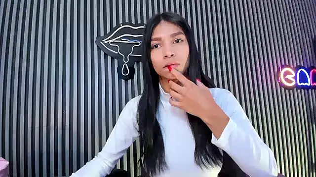 LauraAristizabal online show from 02-07-25, 01:01