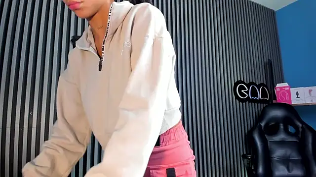 LauraAristizabal online show from 02-21-25, 12:50