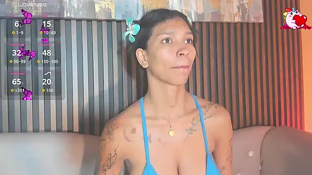 LauraAristizabal online show from 10-04-25, 12:36