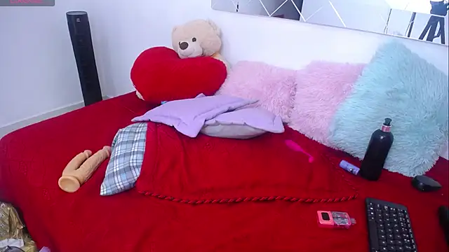 miaa-lee online show from 02-15-25, 05:51