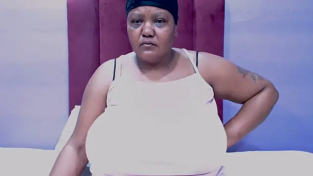 Snapshot of GiantTittts chatting on 11-07-25, 05:13 GiantTittts online show from 11-07-25, 05:13