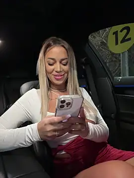 KirstieVegas online show from 01-12-25, 04:29