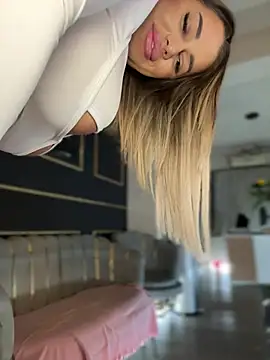 KirstieVegas online show from 01-12-25, 07:31