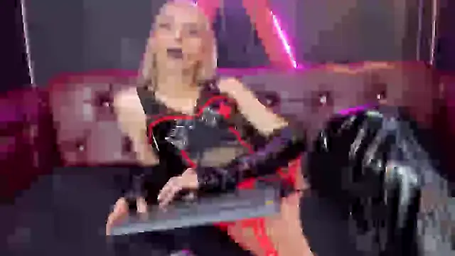 Snapshot of Victoria_Badgal_ chatting on 12-18-24, 11:40 Victoria Badgal online show from 12-18-24, 11:40