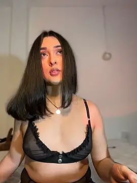 Snapshot of MiahWindsor chatting on 02-12-26, 05:13 MiahWindsor online show from 02-12-26, 05:13