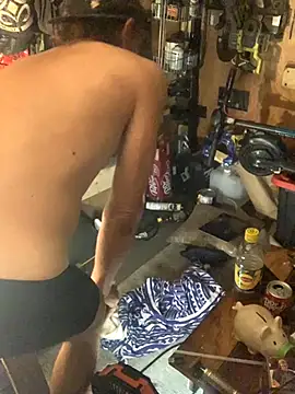 Snapshot of Likewise chatting on 09-30-25, 01:38 Likewise online show from 09-30-25, 01:38