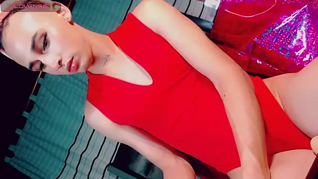 Snapshot of CharlotteBigCock chatting on 02-25-25, 04:10 CharlotteBigCock online show from 02-25-25, 04:10