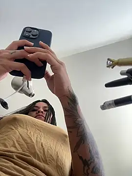 Reggie-Liam online show from 02-12-25, 02:32