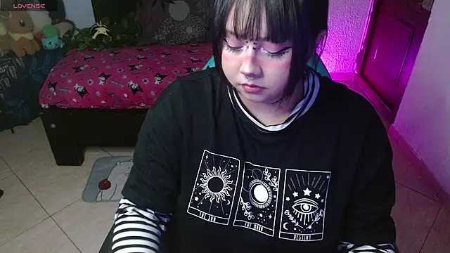 Snapshot of litlle_cat chatting on 01-18-26, 06:17 litlle cat online show from 01-18-26, 06:17