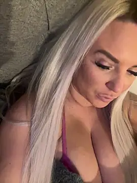 Snapshot of Bustyblondebabe32 chatting on 01-16-25, 05:33 Bustyblondebabe32 online show from 01-16-25, 05:33