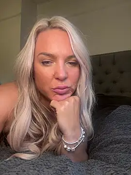 Snapshot of Bustyblondebabe32 chatting on 02-09-25, 10:20 Bustyblondebabe32 online show from 02-09-25, 10:20