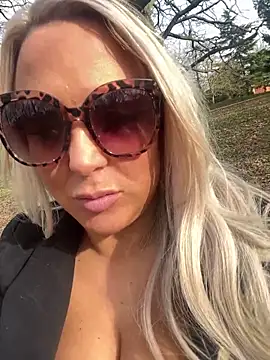 Snapshot of Bustyblondebabe32 chatting on 03-21-25, 03:57 Bustyblondebabe32 online show from 03-21-25, 03:57