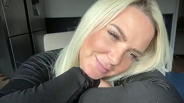 Snapshot of Bustyblondebabe32 chatting on 09-17-25, 10:39 Bustyblondebabe32 online show from 09-17-25, 10:39