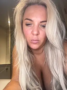 Snapshot of Bustyblondebabe32 chatting on 10-04-25, 09:29 Bustyblondebabe32 online show from 10-04-25, 09:29