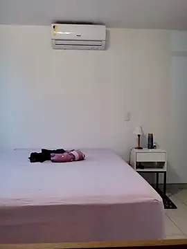 luizamello1234 online show from 12-21-25, 08:27