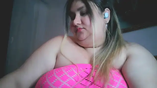 Snapshot of nicholle chatting on 02-09-25, 04:25 nicholle online show from 02-09-25, 04:25